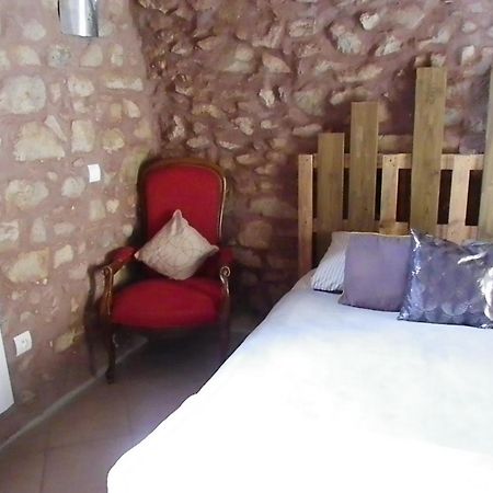 Bed and Breakfast Le Donjon De La Reine Margot Beaumont  Экстерьер фото