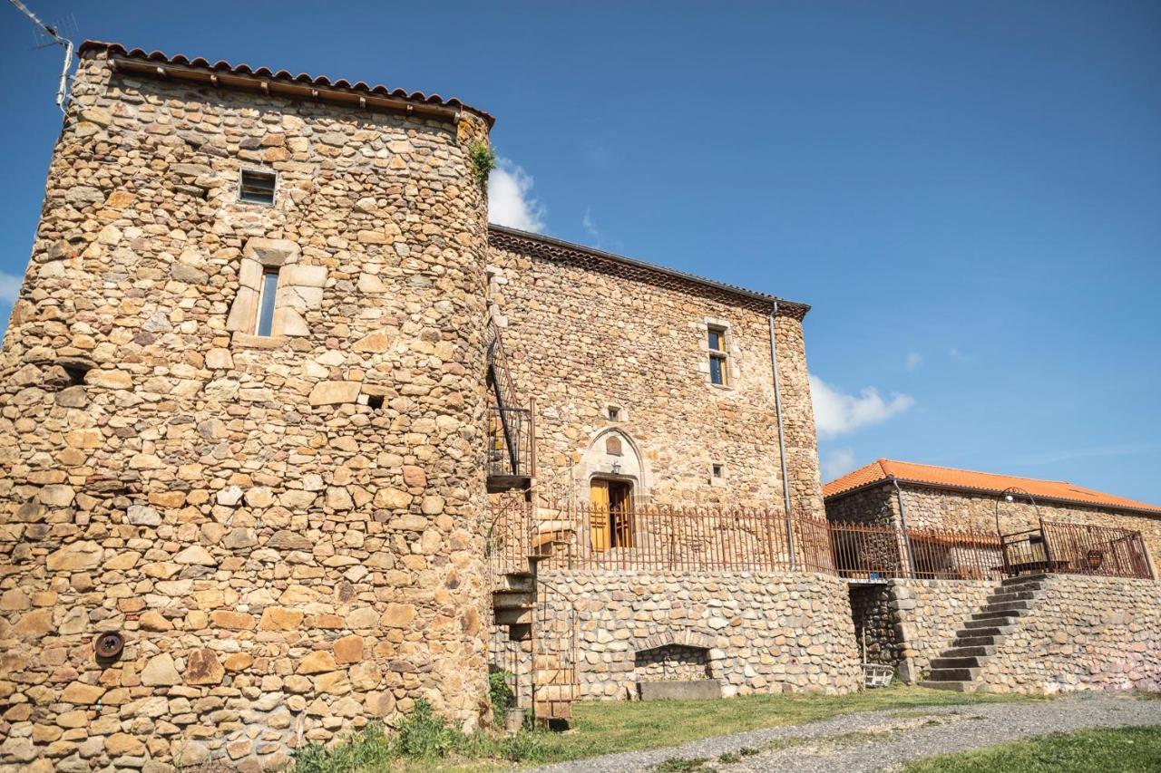 Bed and Breakfast Le Donjon De La Reine Margot Beaumont  Экстерьер фото