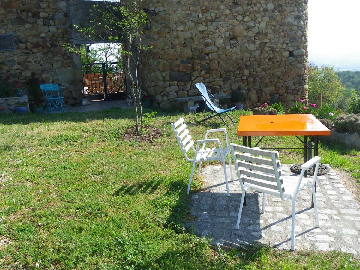 Bed and Breakfast Le Donjon De La Reine Margot Beaumont  Экстерьер фото